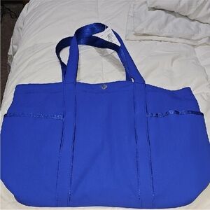 Lululemon Daily Multi-Pocket Tote RVSD Nwts